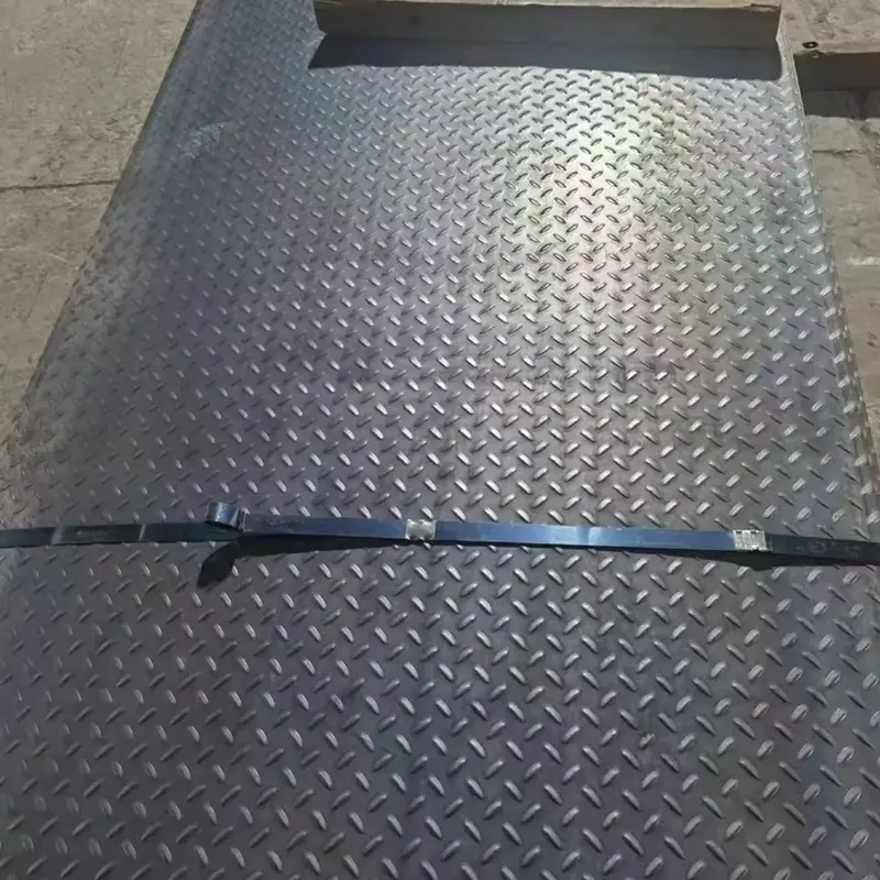 Placă în carouri din oțel carbon